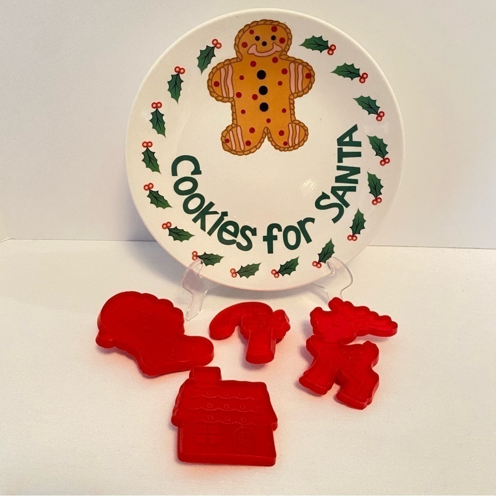 Gingerbread Man Cookies For Santa Plate & 4 Plastic Cookie Cutters Set